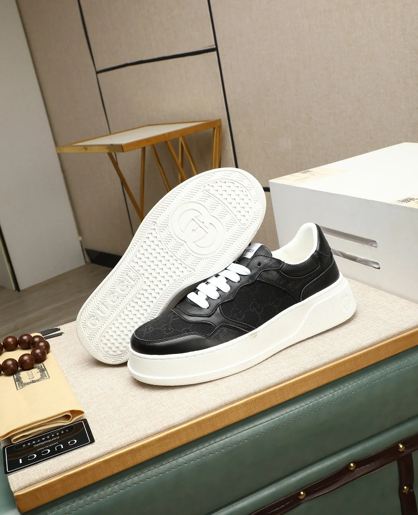 Men's shoes 💰400 GUCCI🔍🔍The latest models are on sale at the same time at the counter. Original calfskin imported from Italy, genuine leather lining, (high-end, extravagant, and classy) with exquisite workmanship. Soles: Original soles specially provided by the original factory. ⚠Exclusive double-layer movable molded soles are super comfortable⚠. Photos of the real thing🎬The real thing is better🔍🔍"High quality·Follow the order" Code number 38-44